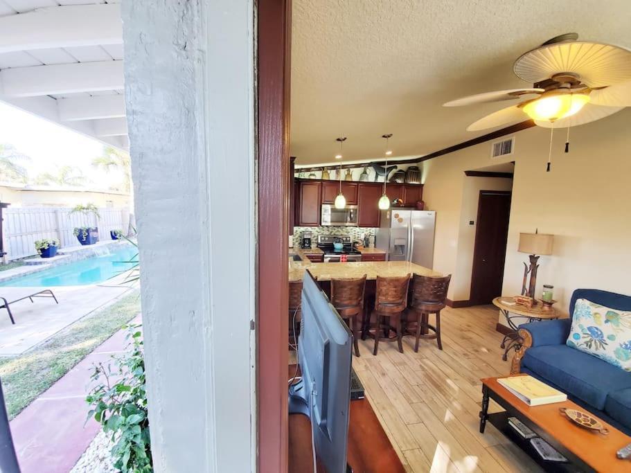 Hawaiian Cottage - Heated Pool Walk To The Beach Cocoa Beach Exterior photo