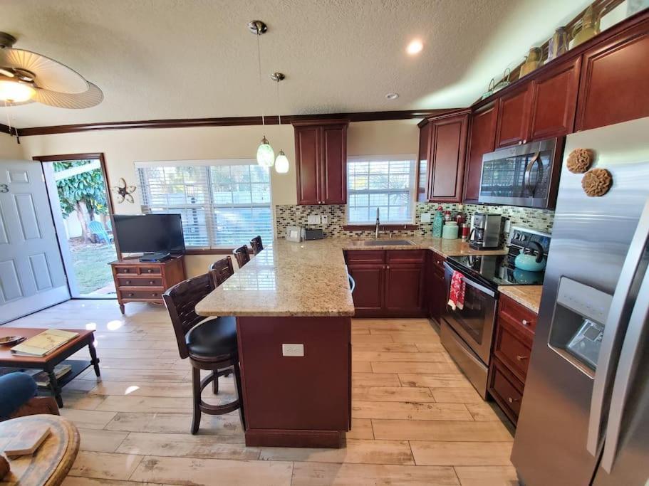 Hawaiian Cottage - Heated Pool Walk To The Beach Cocoa Beach Exterior photo